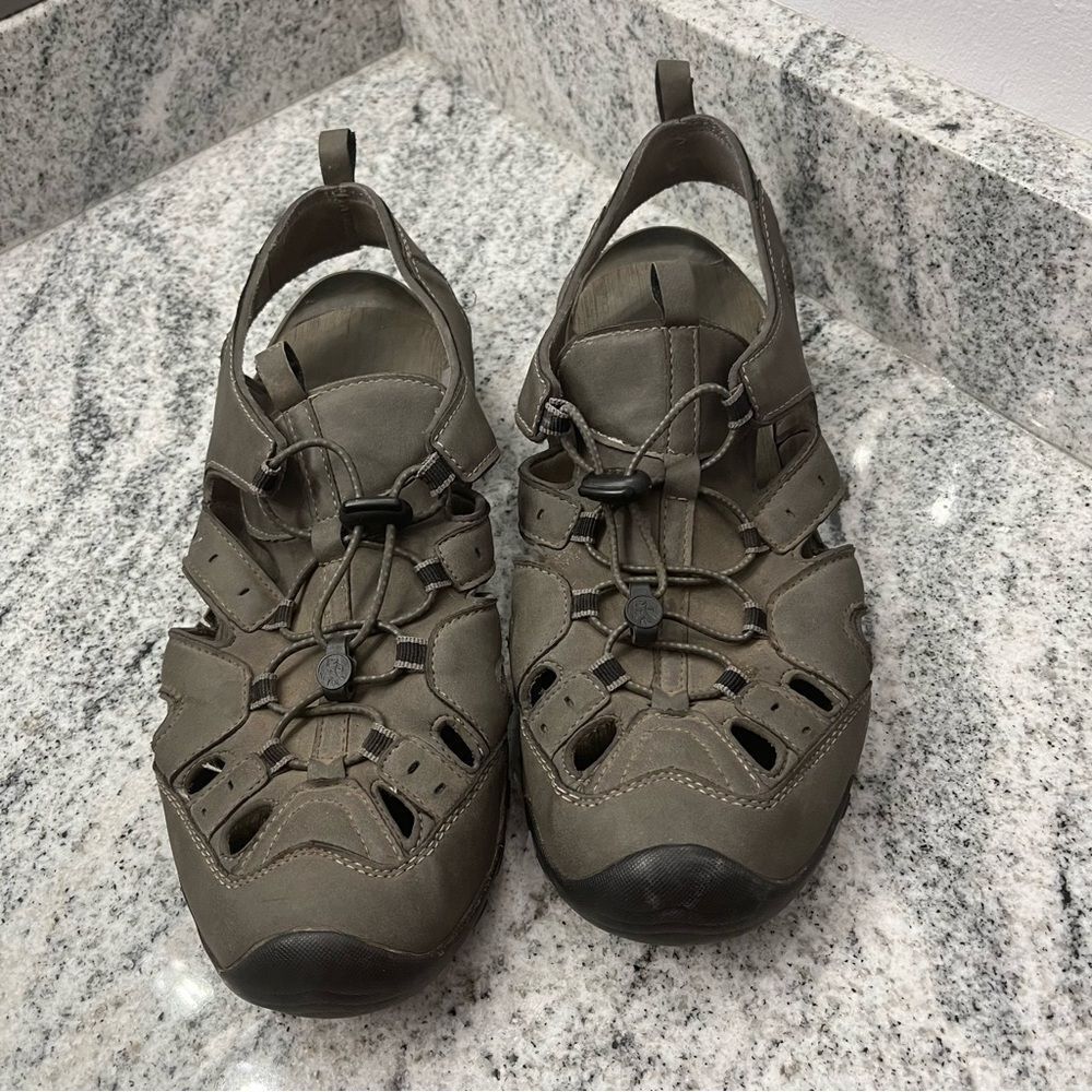 Northside men’s athletic water shoes size 11